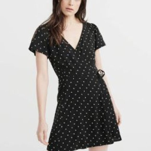 Abercrombie & Fitch Dresses & Skirts - Abercrombie & Fitch Black & White Wrap Dress - XXS